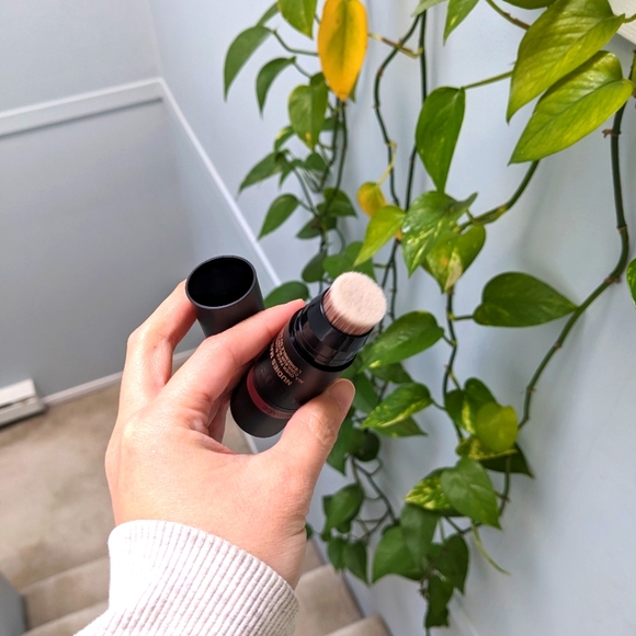 NUDIES BLUSH STICK - BODY LANGUAGE - Picture 3 of 5